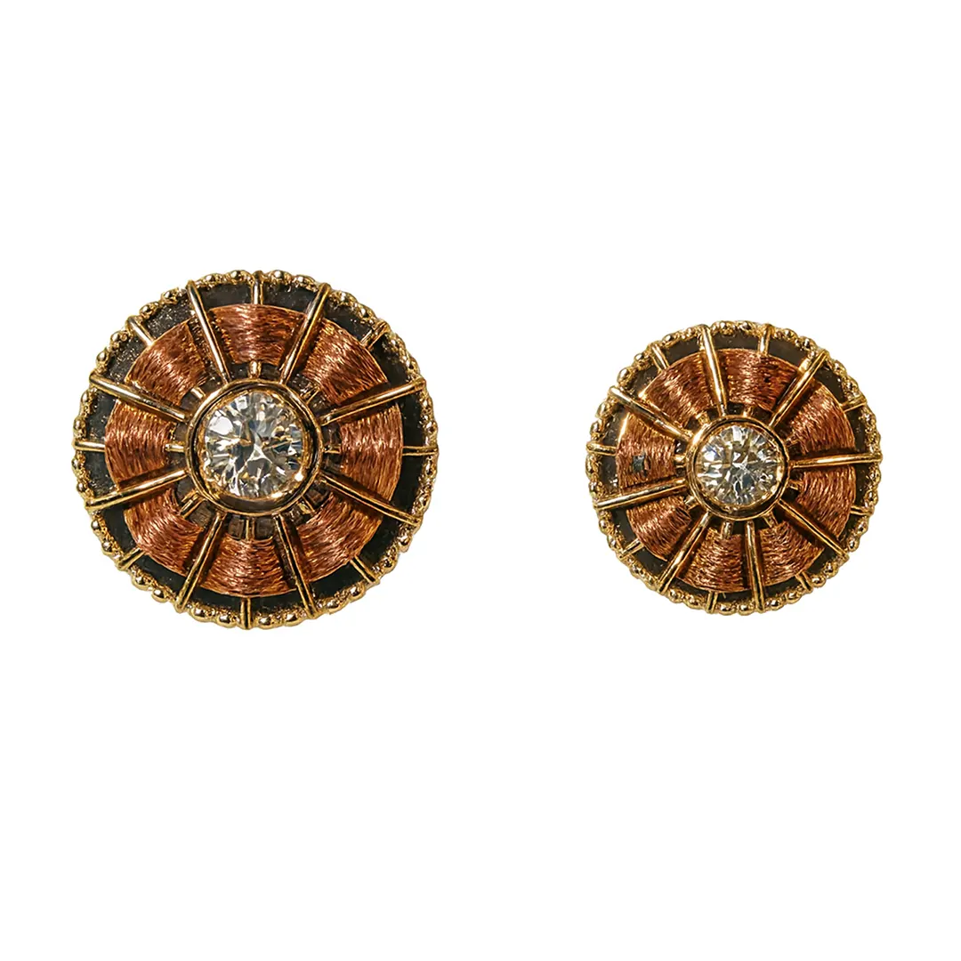 Χρυσό Κουμπί με Πλεκτή Υφή και Στρας σε Καφέ Απόχρωση