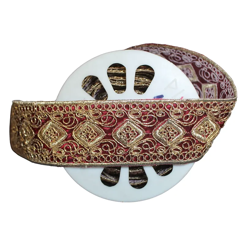 Τρέσσα Κεντημένη με Χρυσό Κορδόνι σε Μπορντό