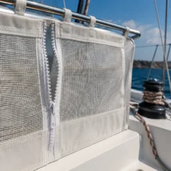 Λευκό Φερμουάρ Νο10 YKK Τοποθετημένο σε Ναυτική Κατασκευή