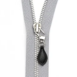 Πώς Τοποθετούνται τα Μεταλλικά Γαντζάκια στον Οδηγό Φερμουάρ